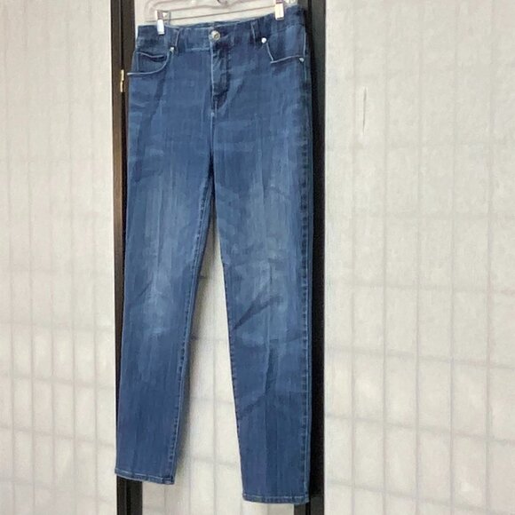 Chico’s So Slimming Girlfriend Ankle Jeans 6 Medium Wash Denim Slim Leg Hi Rise - Picture 4 of 14